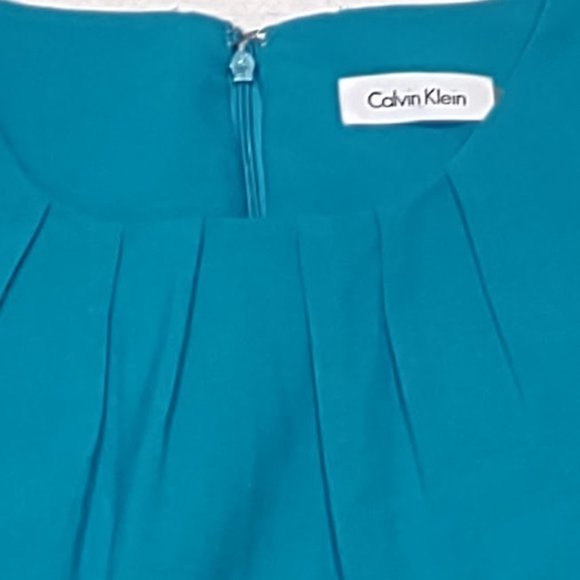 CALVIN KLEIN TEAL SLEEVELESS DRESS, PLEATED NECKLINE, OVERLAPPING SKIRT PANELS 6 - Picture 3 of 11